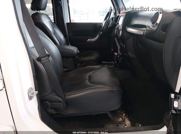 1C4BJWFG3JL913476 2018 JEEP WRANGLER Белый Вид салона спереди