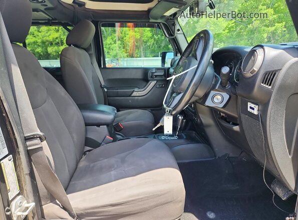 1C4BJWKG4GL293638 2016 JEEP WRANGLER Black Front interior view