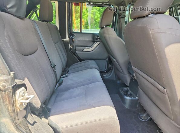 1C4BJWKG4GL293638 2016 JEEP WRANGLER Black Rear interior view