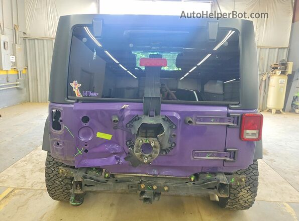 1C4HJWDG2HL623995 2017 JEEP WRANGLER Фиолетовый Вид сзади