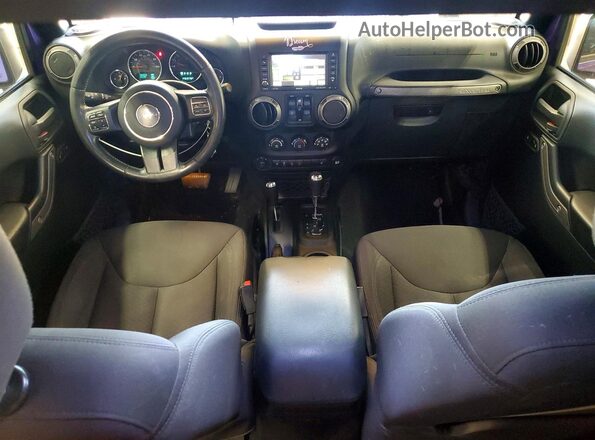 1C4HJWDG2HL623995 2017 JEEP WRANGLER Фиолетовый Вид панели приборов