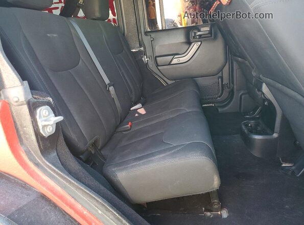 1C4HJWDG4HL606504 2017 JEEP WRANGLER Red Հետևի նստատեղերի տեսք