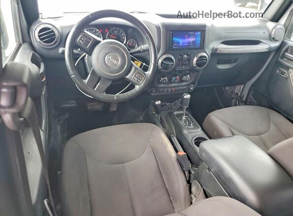 1C4HJWDG8HL601838 2017 JEEP WRANGLER Серебряный Вид панели приборов