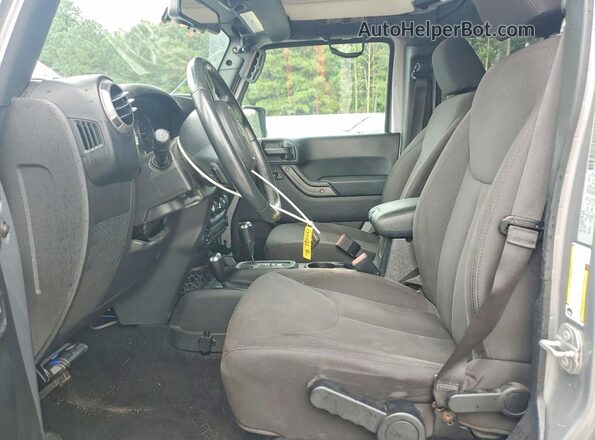 1C4HJWDG8HL601838 2017 JEEP WRANGLER Серебряный Вид салона спереди