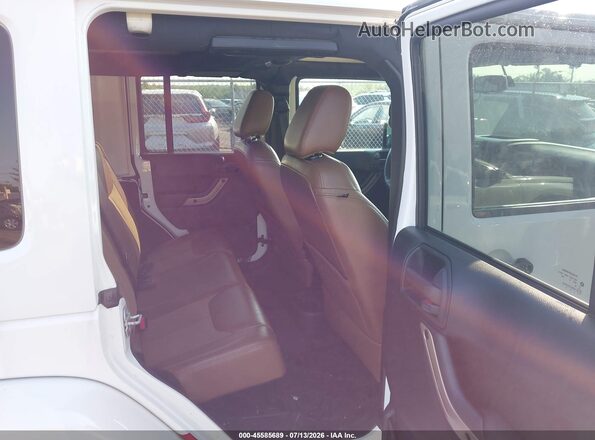 1C4HJWEG8GL319907 2016 JEEP WRANGLER UNLIMITED White VIN կոդի պիտակի տեսք