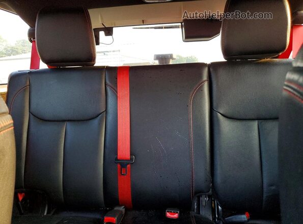 1C4HJWFG0JL829383 2018 JEEP WRANGLER Red უკანა სავარძლების ხედი