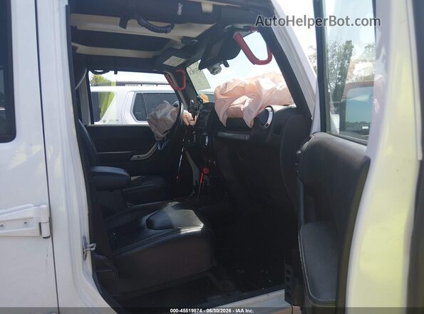 1C4HJWFG4GL102238 2016 JEEP WRANGLER UNLIMITED White Front interior view