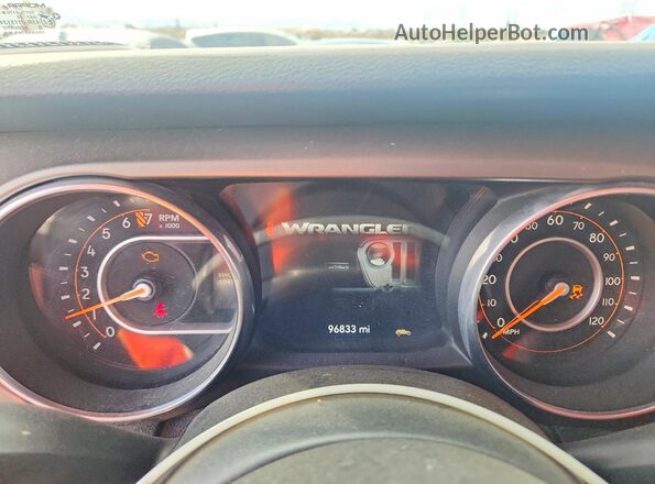 1C4HJXDG9JW134505 2018 JEEP WRANGLER Red Սարքավորումների վահանակի տեսք