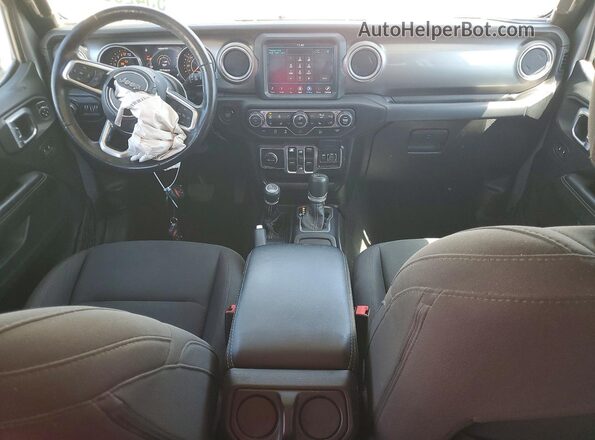 1C4HJXEG8JW206941 2018 JEEP WRANGLER Серебряный Вид панели приборов