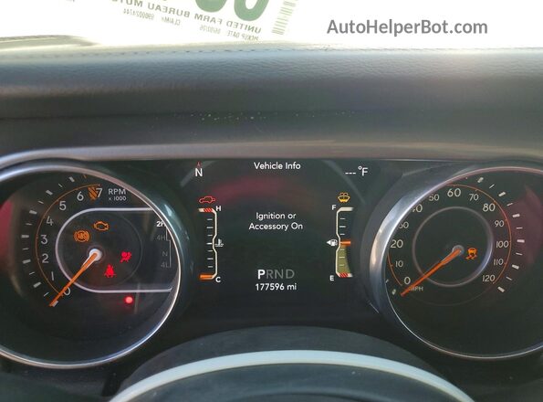 1C4HJXEG8JW206941 2018 JEEP WRANGLER Серебряный Вид щитка приборов
