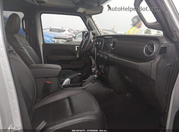 1C4HJXEG9PW541974 2023 JEEP WRANGLER Silver Front interior view