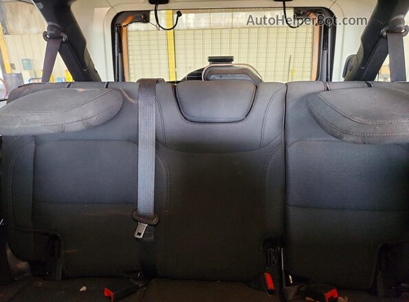 1C4HJXEN2PW693027 2023 JEEP WRANGLER White Widok tylnych siedzeń