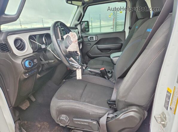 1C4JJXR6XPW583315 2023 JEEP WRANGLER White Вид салону спереду