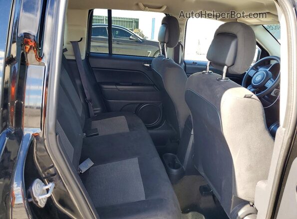 1C4NJCBA0GD811956 2016 JEEP COMPASS Black Rear interior view