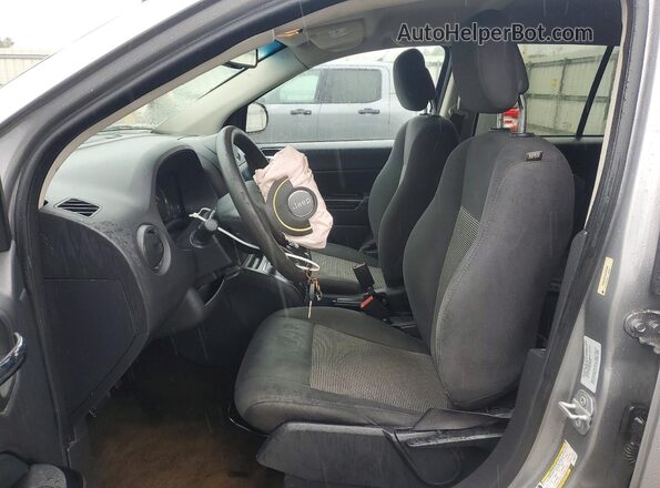 1C4NJCBA3GD628454 2016 JEEP COMPASS Серебряный Вид салона спереди