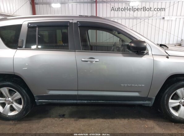 1C4NJCBA3GD688685 2016 JEEP COMPASS Серый Вид задней части салона