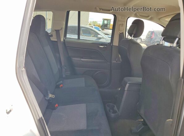 1C4NJCBA4GD615597 2016 JEEP COMPASS White Սալոնի հետևի տեսք