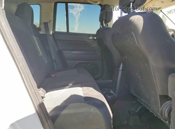1C4NJCBA4GD681504 2016 JEEP COMPASS White უკანა სალონის ხედი