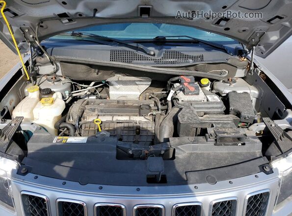 1C4NJCBA4HD123282 2017 JEEP COMPASS Silver Widok komory silnika
