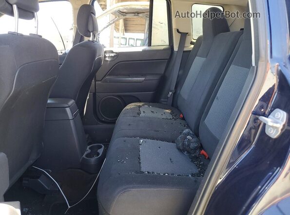1C4NJCBA5GD633896 2016 JEEP COMPASS Gray Вид задньої частини салону