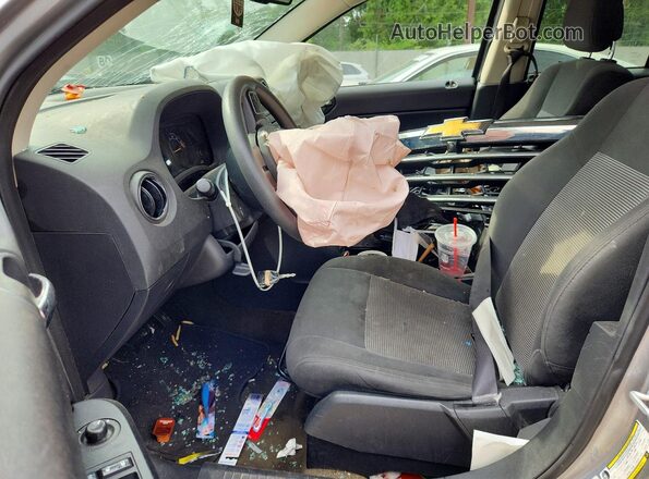 1C4NJCBA5GD812360 2016 JEEP COMPASS Silver Front interior view