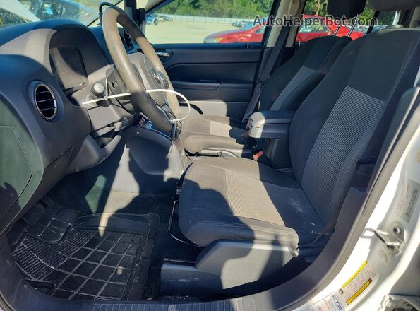 1C4NJCBA6HD123137 2017 JEEP COMPASS White Widok wnętrza z przodu