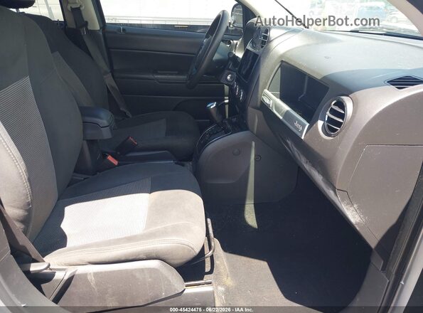 1C4NJCBAXGD681622 2016 JEEP COMPASS Silver Front interior view