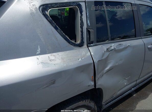 1C4NJCBAXGD681622 2016 JEEP COMPASS Silver Rear interior view