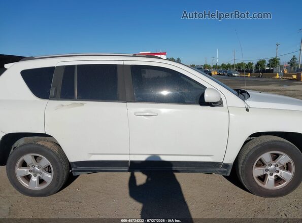 1C4NJCEA2GD737984 2016 JEEP COMPASS White Вид задньої частини салону