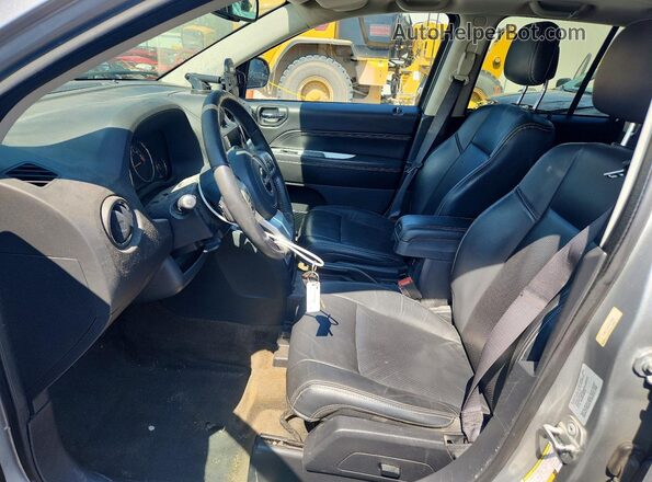 1C4NJCEA5GD716045 2016 JEEP COMPASS Silver Front interior view