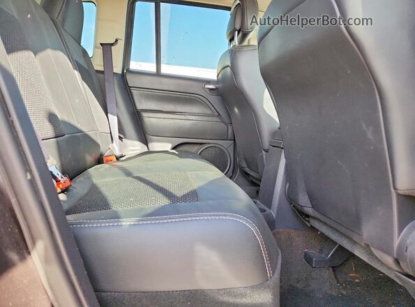 1C4NJCEA7GD655779 2016 JEEP COMPASS Charcoal უკანა სალონის ხედი