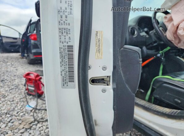 1C4NJCEA8GD752022 2016 JEEP COMPASS White Vista del compartimento del motor