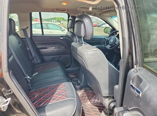 1C4NJCEAXGD604471 2016 JEEP COMPASS Black Rear seats view