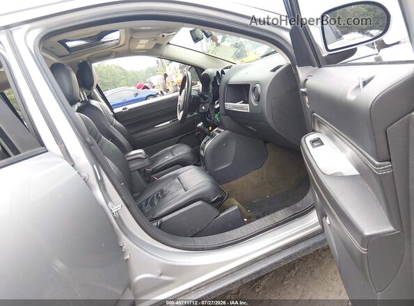 1C4NJCEAXHD118924 2017 JEEP COMPASS Silver Front interior view