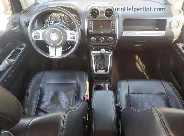 1C4NJCEB1HD185033 2017 JEEP COMPASS Maroon Вид панелі приладів