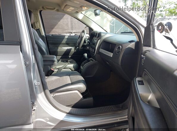 1C4NJCEB8HD130823 2017 JEEP COMPASS Gray Вид салону спереду