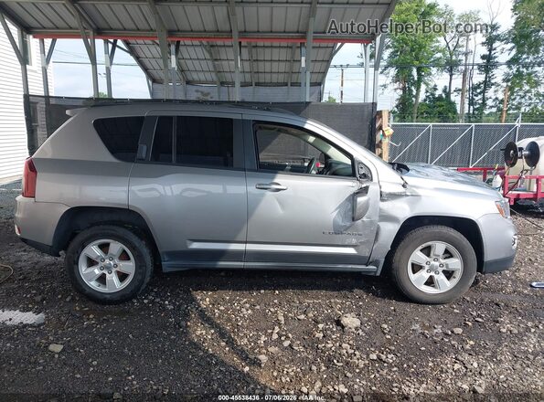 1C4NJCEB8HD130823 2017 JEEP COMPASS Gray Вид задньої частини салону