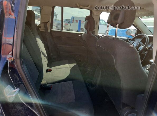 1C4NJDBB1GD506271 2016 JEEP COMPASS Blue Widok wnętrza z tyłu