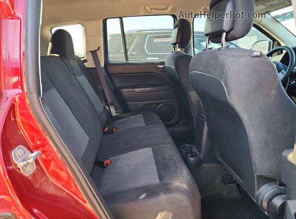 1C4NJDBB1GD778268 2016 JEEP COMPASS Red უკანა სალონის ხედი