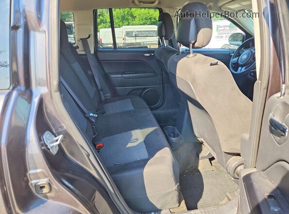 1C4NJDBB2GD780160 2016 JEEP COMPASS Gray Vista de los asientos traseros