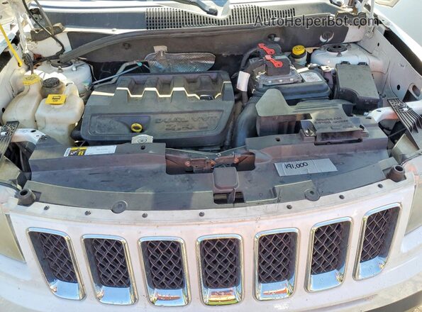 1C4NJDBB4GD670937 2016 JEEP COMPASS White Widok wnętrza z tyłu
