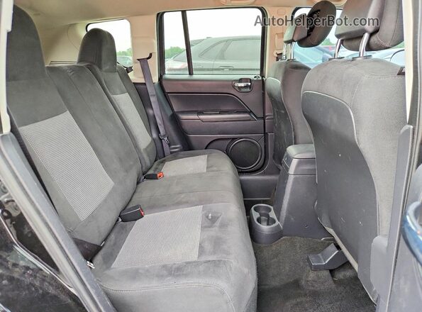 1C4NJDBB6GD520411 2016 JEEP COMPASS Black Vista interior trasera