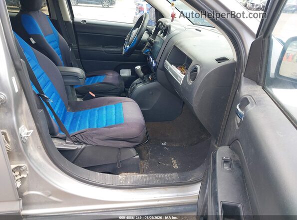 1C4NJDBB6GD646218 2016 JEEP COMPASS Silver Front interior view