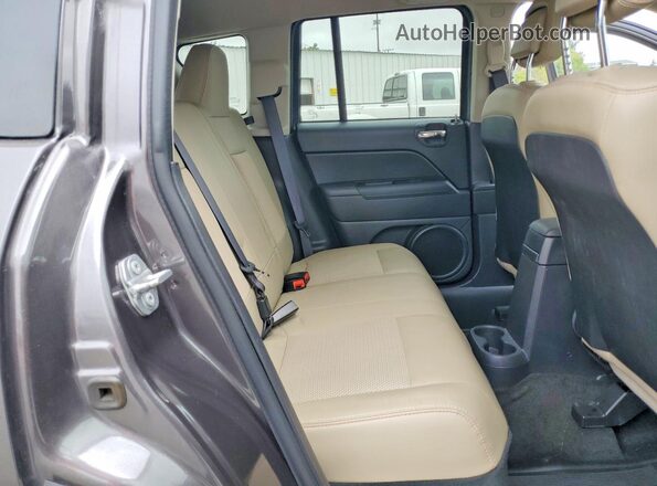 1C4NJDBB6GD674892 2016 JEEP COMPASS Gray Вид задніх сидінь