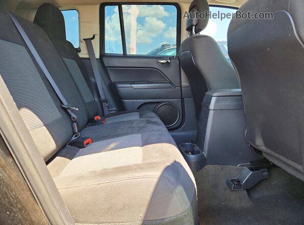 1C4NJDBB6GD722875 2016 JEEP COMPASS Black Rear interior view
