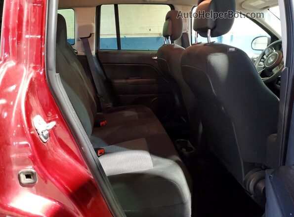 1C4NJDBB7GD617794 2016 JEEP COMPASS Red Rear interior view