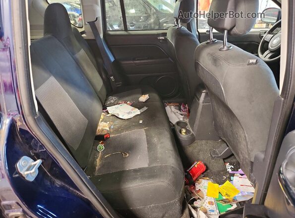 1C4NJDBB7HD151088 2017 JEEP COMPASS Blue Rear interior view