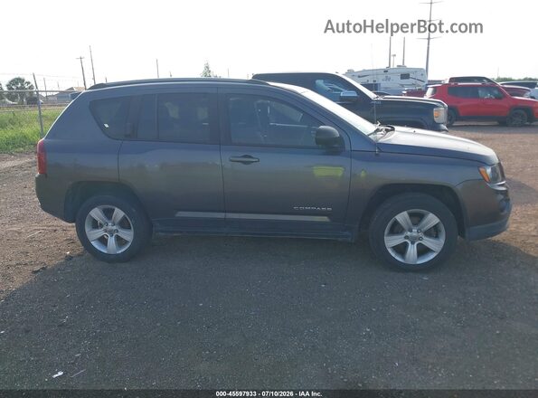 1C4NJDBB8HD144182 2017 JEEP COMPASS Gray Widok wnętrza z tyłu