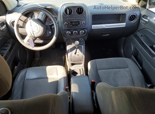1C4NJDBB9HD101535 2017 JEEP COMPASS Gray Вид панелі приладів
