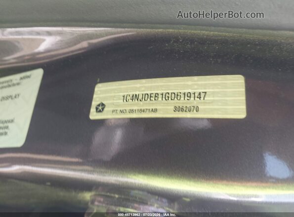 1C4NJDEB1GD619147 2016 JEEP COMPASS Gray Vista del compartimento del motor